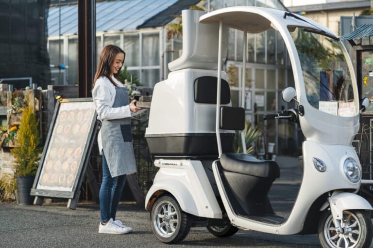 BLAZE EV DELIVERY｜圧倒的にオトクでハイテク。ガジェット好きの心をくすぐるスマホ管理可能な「コネクティッド3輪EVバイク」登場【屋根付きトライク】