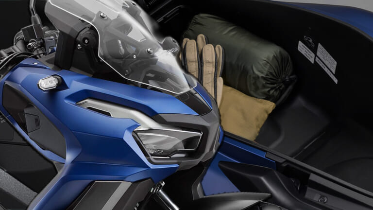 荒れた道も余裕でクリア! 専用ブロックタイヤ＆長尺サスを備え、圧倒的走破性を誇るホンダ「ADV160」2026年モデルが5/21に発売