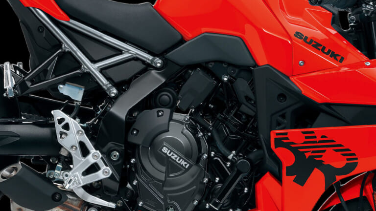 「オレンジ合う!」「骨格の機能美が魅力的」フルカウルなのに疲れない! スズキ「GSX-8R」は毎日の通勤も休日の峠も圧倒的に楽しくする一台【2026新型紹介】