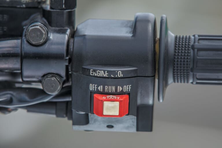 KAWASAKI Z1000R｜空冷Zの極北。カワサキZ1000R1/R2が、今もライダーの心を掴んで離さない「単純かつ深遠な」理由【昭和名車:1982～1983】