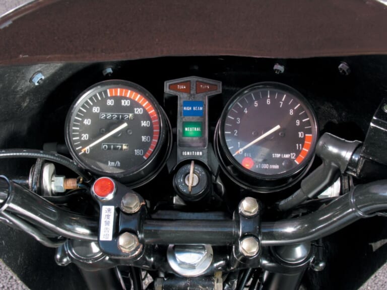 KAWASAKI Z400FX|【1年限りの伝説】カワサキZ400FXを超えた“軽やかな強さ”。Z400GPが今なおリターンライダーを魅了する理由を紐解く【昭和名車比較試乗】