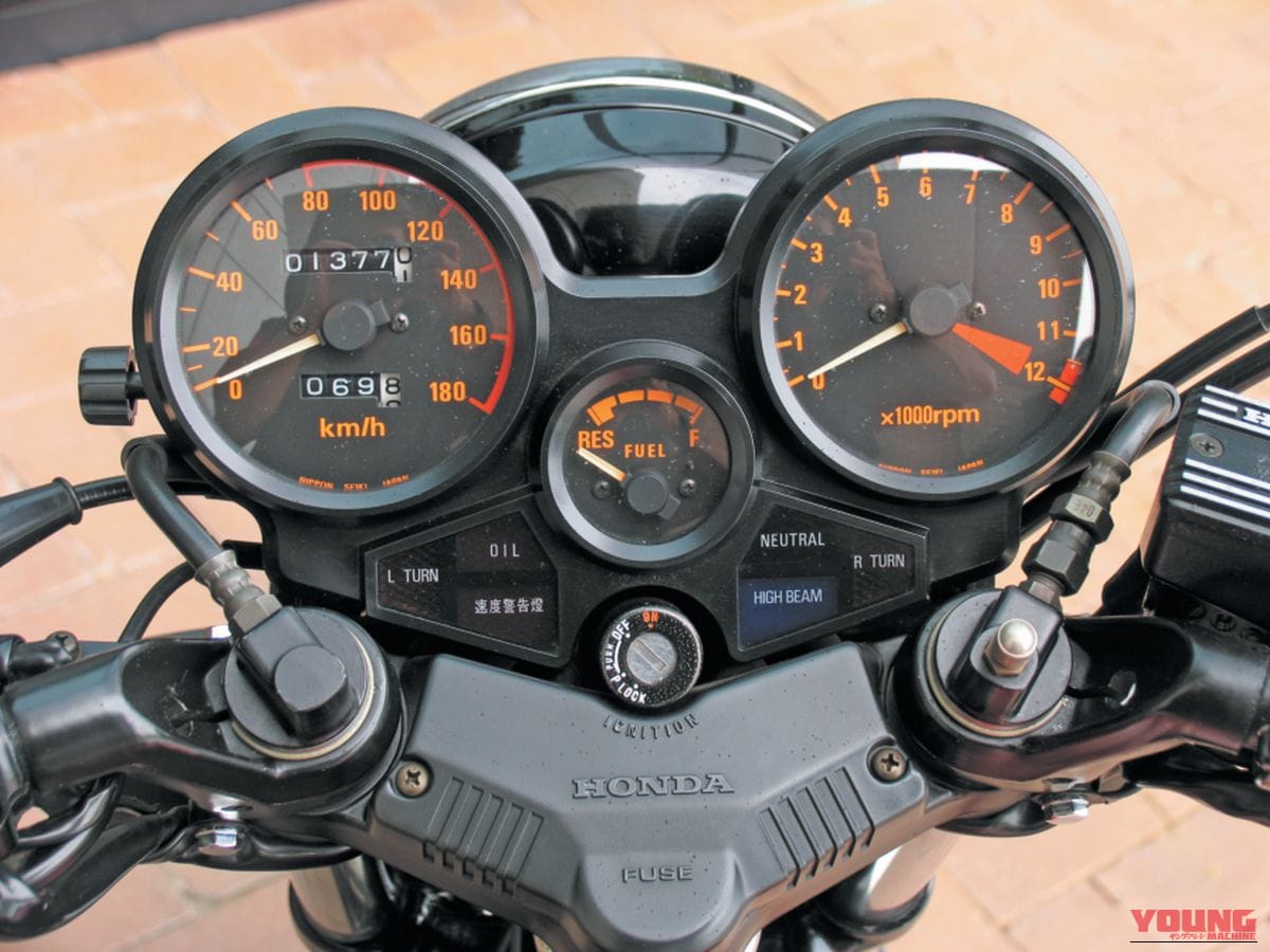 ｜【1年限りの伝説】カワサキZ400FXを超えた“軽やかな強さ”。Z400GPが今なおリターンライダーを魅了する理由を紐解く【昭和名車比較試乗】