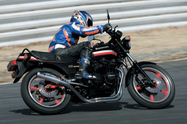 KAWASAKI Z400GP｜【1年限りの伝説】カワサキZ400FXを超えた“軽やかな強さ”。Z400GPが今なおリターンライダーを魅了する理由を紐解く【昭和名車比較試乗】