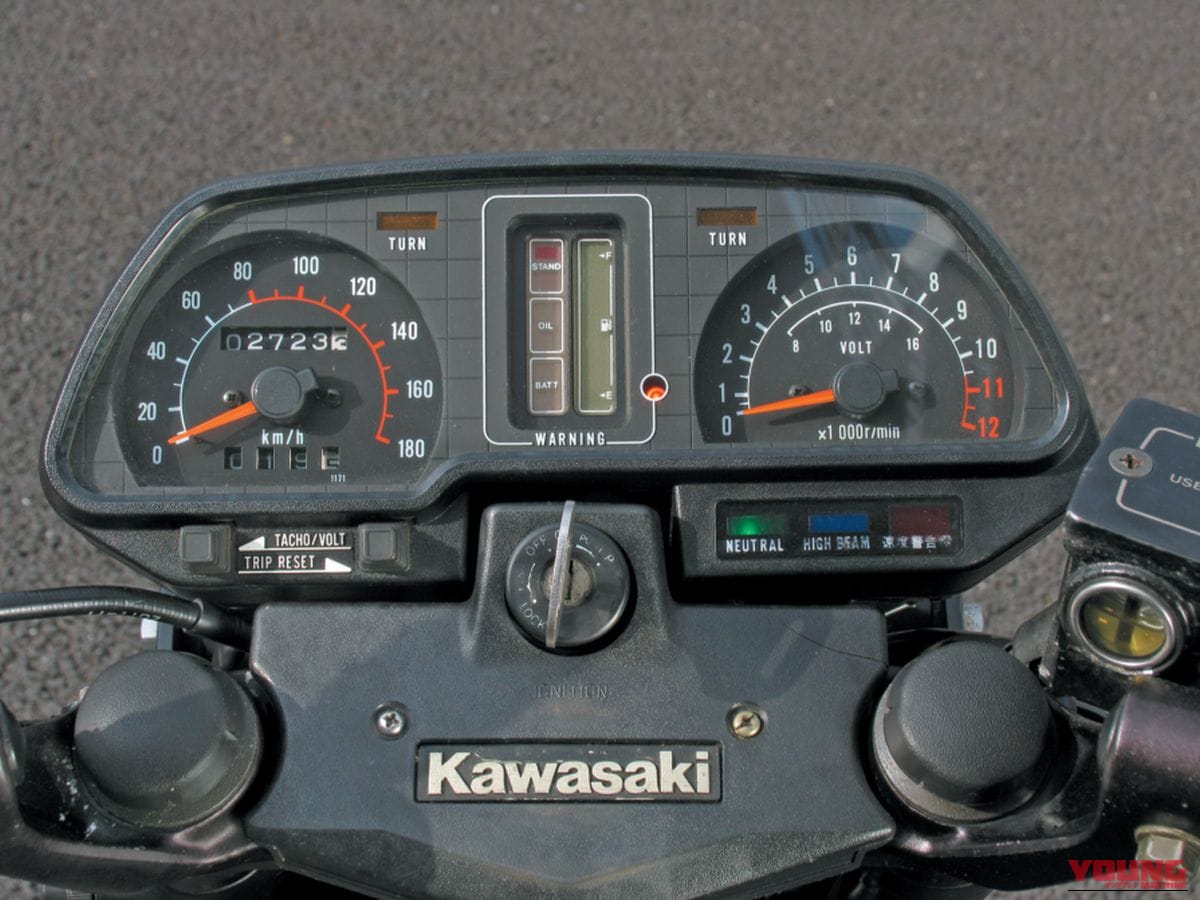 |【1年限りの伝説】カワサキZ400FXを超えた“軽やかな強さ”。Z400GPが今なおリターンライダーを魅了する理由を紐解く【昭和名車比較試乗】