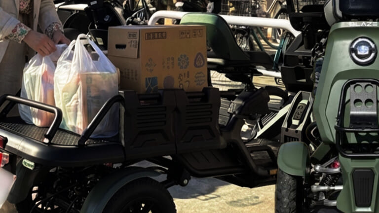 カゴ2個分の荷物も余裕で坂道もスイスイ! 免許不要の4輪モビリティ「ブレイズe-CARGO」があればで毎日のスーパー通いが圧倒的に楽しくなる【新型特定原付】