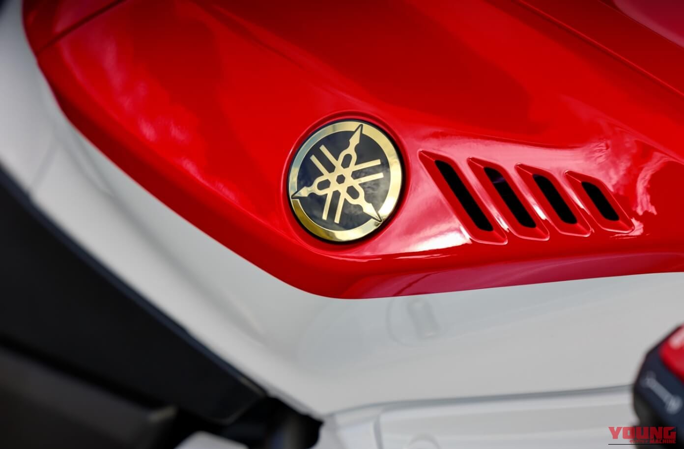 YAMAHA YZF-R7 ABS|スマホナビをメーターに表示! 2026年型ヤマハYZF-R7は足つき向上と最新電子制御で街乗りも快適に