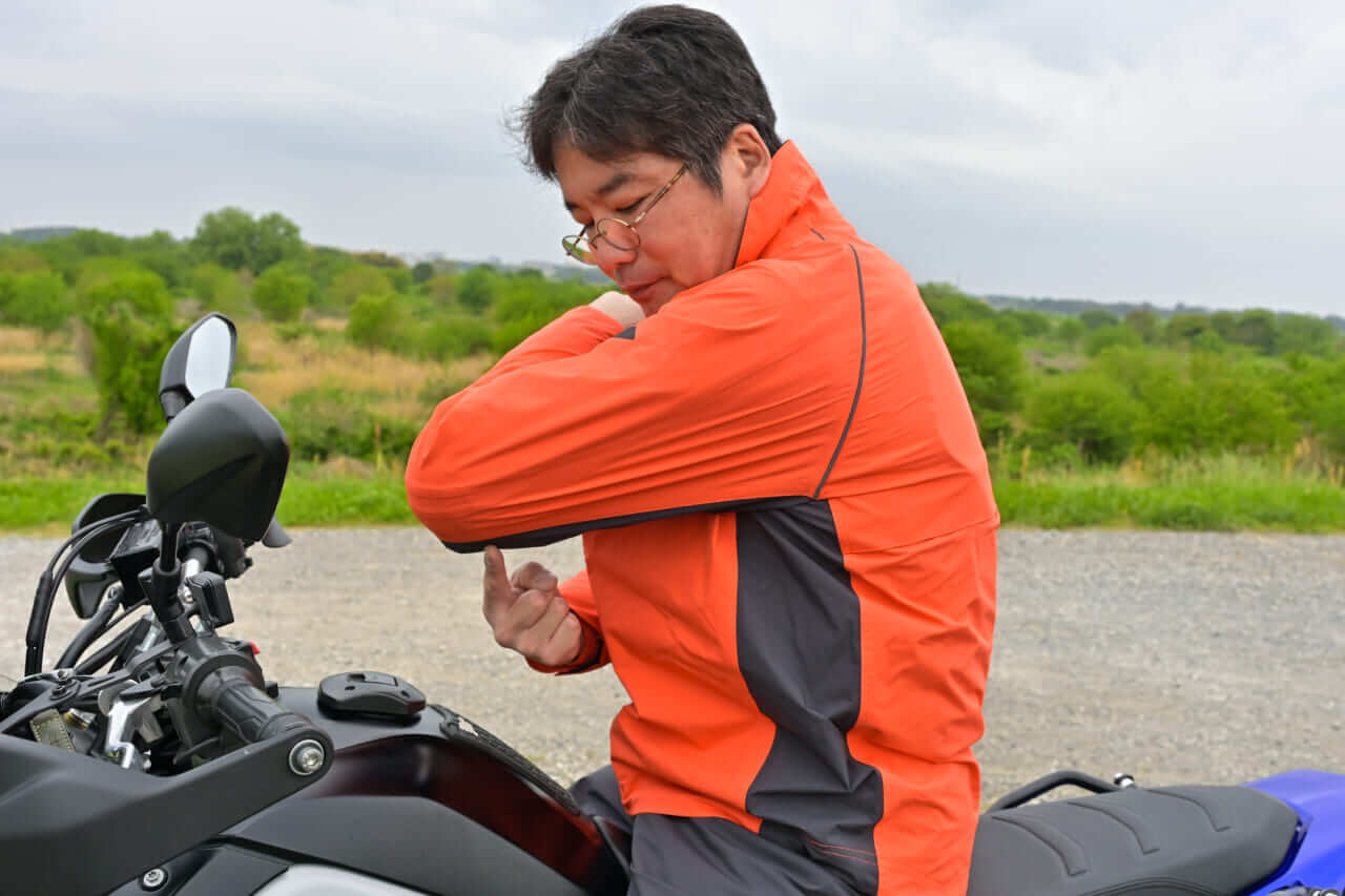 |ストレッチ防水透湿素材で着心地の軽い&コンパクトで持ち運びが便利なレインウエア