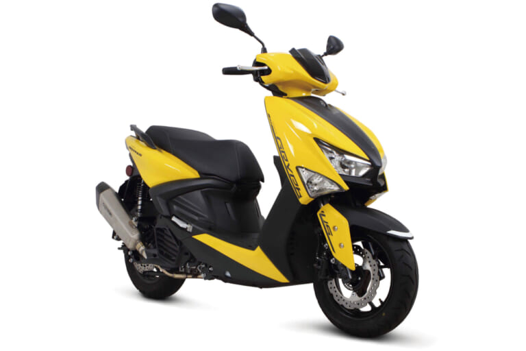 YAMAHA CYGNUS GRYPHUS|ドライカーボンとハニカムメッシュが目を引く。NMAX&シグナス向けSP武川製フルエキゾーストマフラーが登場【YAMAHAカスタム】