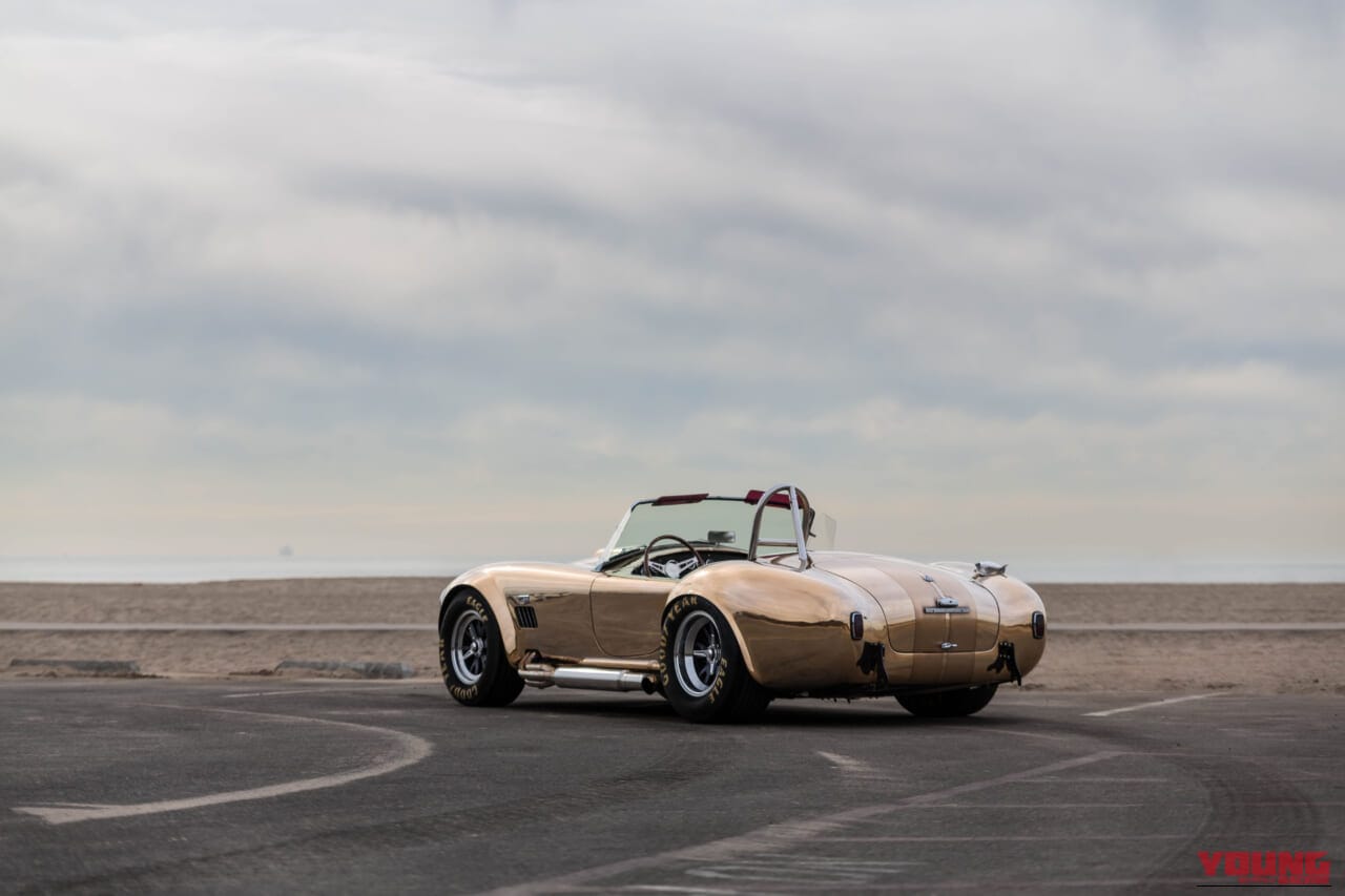 shelby コンティニュエーションコブラ 427S/C|「これは美しい…」ピカピカの車体は特注。実は新車で買える伝説の名車。ニセモノ問題に業を煮やし「本社が本物作ったる!」と奮起