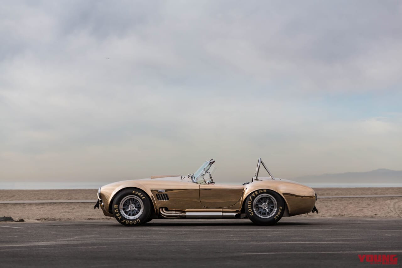 shelby コンティニュエーションコブラ 427S/C|「これは美しい…」ピカピカの車体は特注。実は新車で買える伝説の名車。ニセモノ問題に業を煮やし「本社が本物作ったる!」と奮起