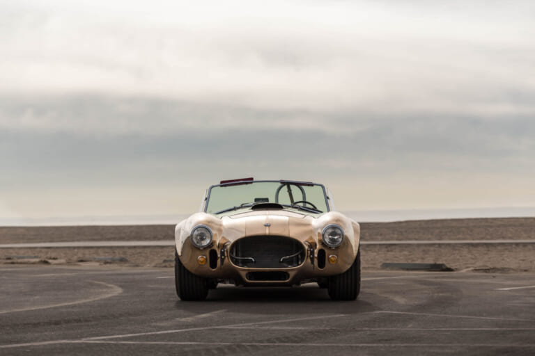 shelby コンティニュエーションコブラ 427S/C|「これは美しい…」ピカピカの車体は特注。実は新車で買える伝説の名車。ニセモノ問題に業を煮やし「本社が本物作ったる!」と奮起