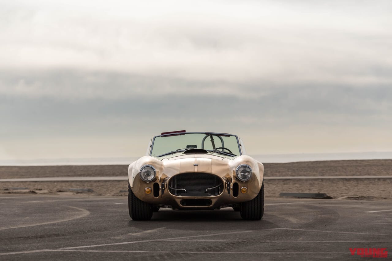 shelby コンティニュエーションコブラ 427S/C｜「これは美しい…」ピカピカの車体は特注。実は新車で買える伝説の名車。ニセモノ問題に業を煮やし「本社が本物作ったる！」と奮起