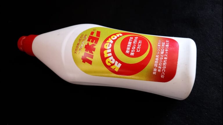 【劇的ビフォーアフター】ただの洗剤と思うなかれ。古いバイクのアルミ腐食を劇的リセットする「超粗目コンパウンド」としてのカネヨン活用術｜【劇的ビフォーアフター】ただの洗剤と思うなかれ。古いバイクのアルミ腐食を劇的リセットする「超粗目コンパウンド」としてのカネヨン活用術