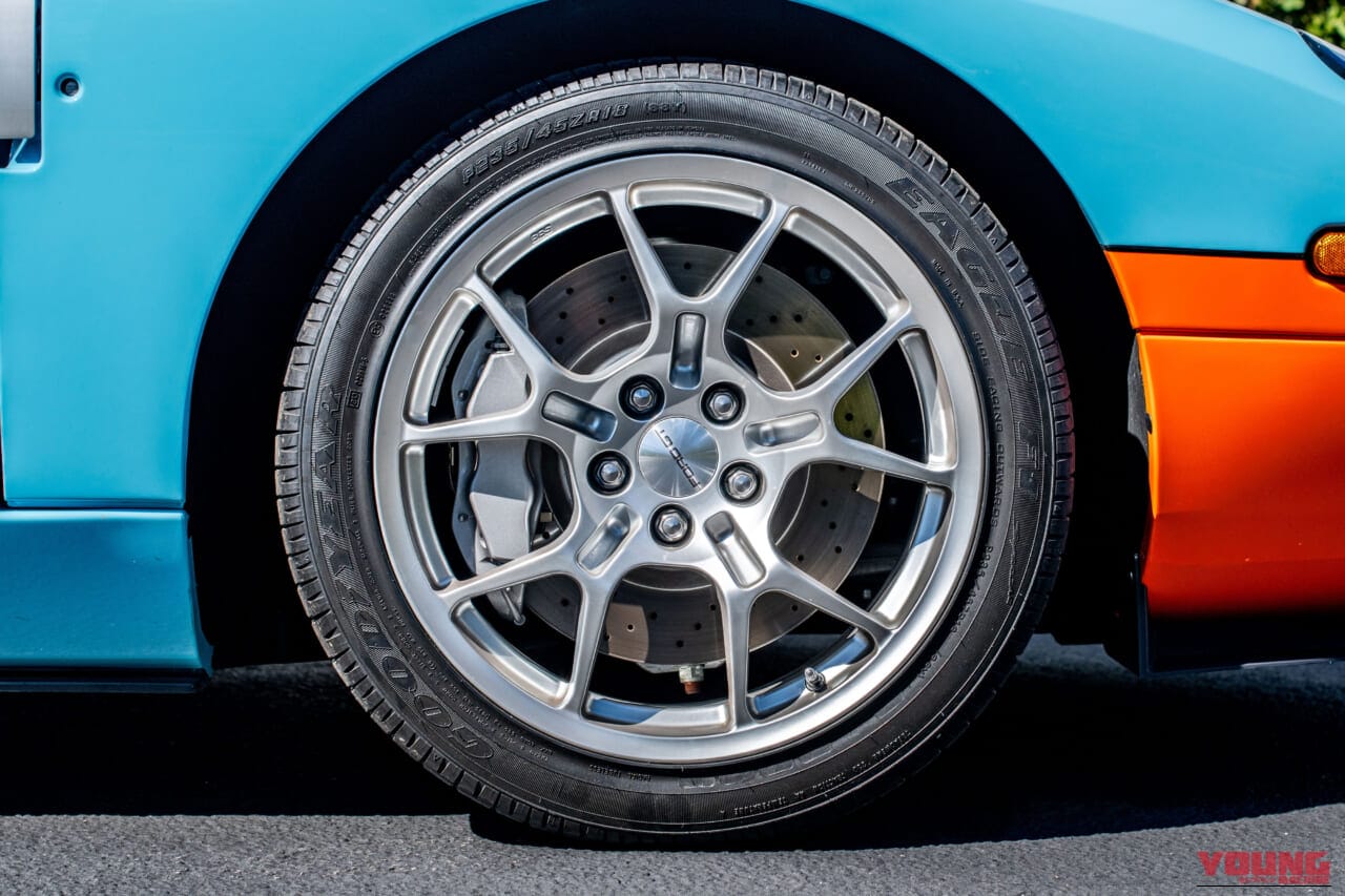2006年 フォードGT 限定モデル ヘリテージエディション ガルフカラー BBSホイール|「このカラーリングはたまらない」鮮やかな配色に思わず「これカッケェわ…」。クルマ好きの憧れのモデル、実は前評判が不評だった…!?