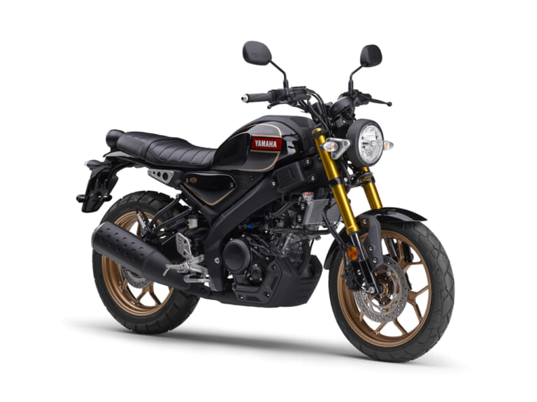 YAMAHA XSR155 ABS｜日常から週末の小さな旅まで、もう下道だけのツーリングには戻れない。ネオレトロの血統を受け継ぐヤマハ「XSR155 ABS」デビュー【YAMAHA新型】