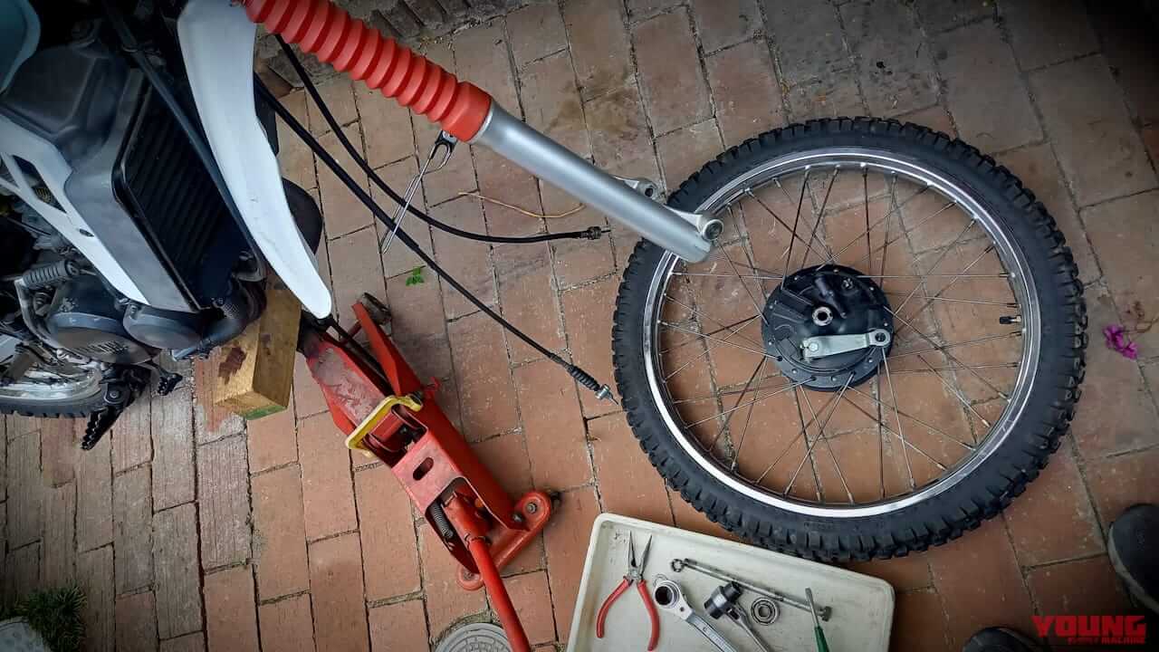 【ドラムブレーキの罠】水も原因も閉じ込める? フロントロックの原因だった“ザリザリの癒着”を自力で解消したら、拍子抜けの真実が判明｜【ドラムブレーキの罠】水も原因も閉じ込める? フロントロックの原因だった“ザリザリの癒着”を自力で解消したら、拍子抜けの真実が判明