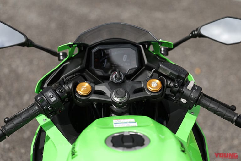 KAWASAKI Ninja ZX-4RR｜400ccで121万円は“買い”か？ 唯一無二の4気筒「Ninja ZX-4RR」を、レーサー岡崎静夏がストリートでガチ検証！