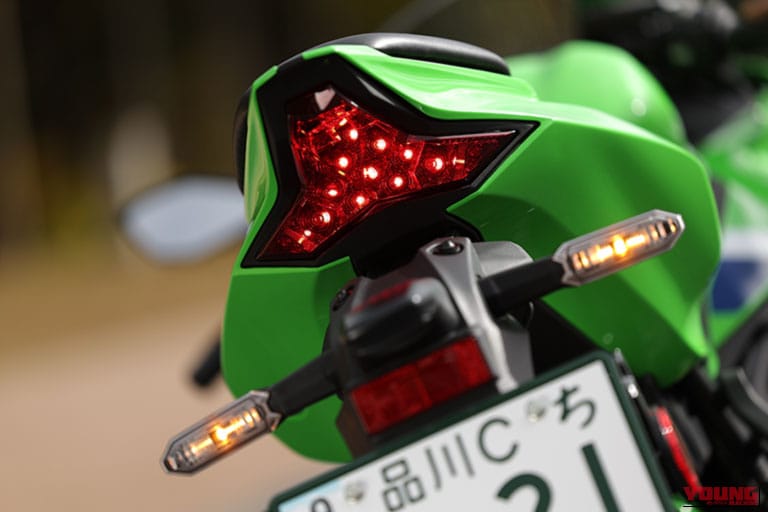KAWASAKI Ninja ZX-4RR｜400ccで121万円は“買い”か？ 唯一無二の4気筒「Ninja ZX-4RR」を、レーサー岡崎静夏がストリートでガチ検証！