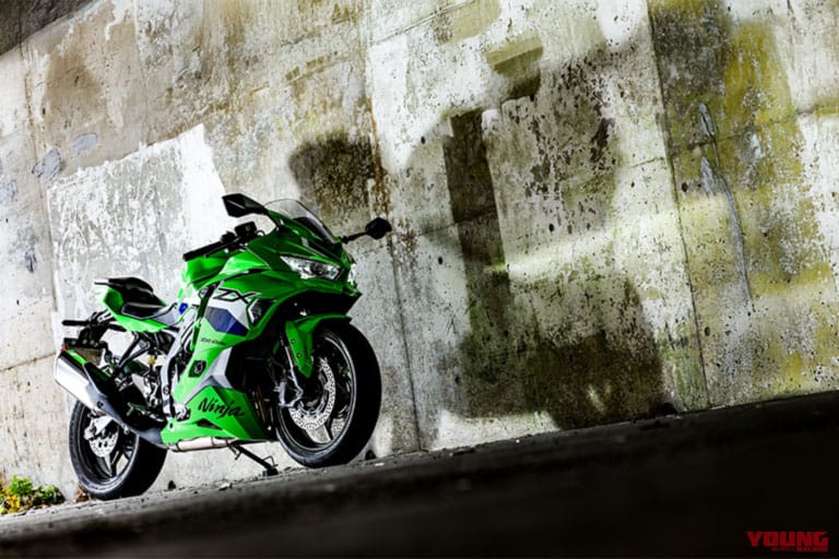 KAWASAKI Ninja ZX-4RR｜400ccで121万円は“買い”か？ 唯一無二の4気筒「Ninja ZX-4RR」を、レーサー岡崎静夏がストリートでガチ検証！