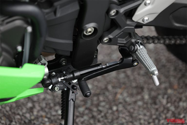 KAWASAKI Ninja ZX-4RR｜400ccで121万円は“買い”か？ 唯一無二の4気筒「Ninja ZX-4RR」を、レーサー岡崎静夏がストリートでガチ検証！