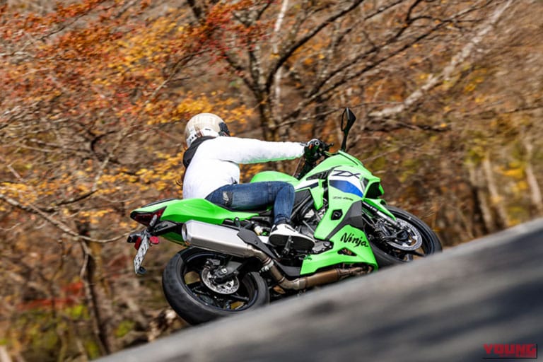 KAWASAKI Ninja ZX-4RR｜400ccで121万円は“買い”か？ 唯一無二の4気筒「Ninja ZX-4RR」を、レーサー岡崎静夏がストリートでガチ検証！