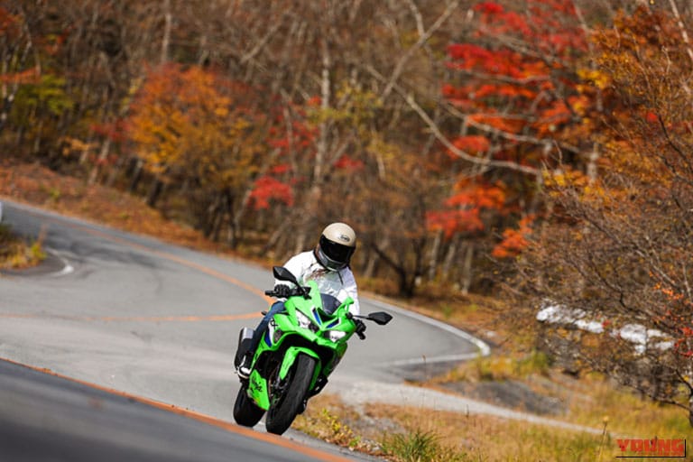 KAWASAKI Ninja ZX-4RR｜400ccで121万円は“買い”か？ 唯一無二の4気筒「Ninja ZX-4RR」を、レーサー岡崎静夏がストリートでガチ検証！