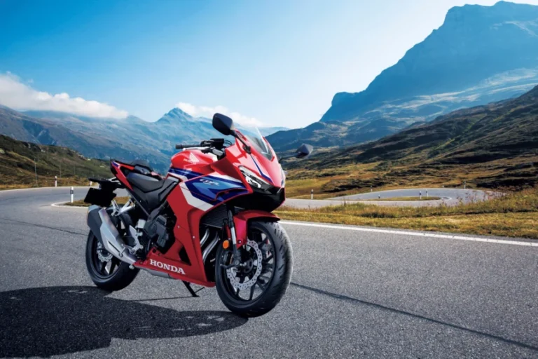 エンストの不安ゼロ、足つき抜群。新型CBR400R E-Clutchは、1台で何でもこなしたいライダーへの最適解だ
