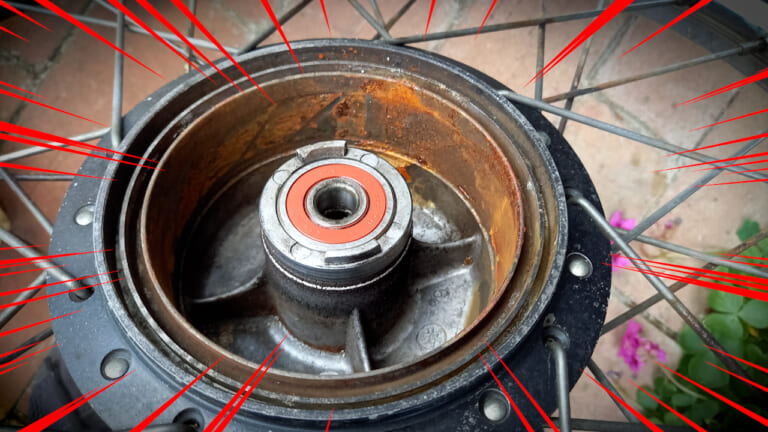 【ドラムブレーキの罠】水も原因も閉じ込める? フロントロックの原因だった“ザリザリの癒着”を自力で解消したら、拍子抜けの真実が判明|【ドラムブレーキの罠】水も原因も閉じ込める? フロントロックの原因だった“ザリザリの癒着”を自力で解消したら、拍子抜けの真実が判明