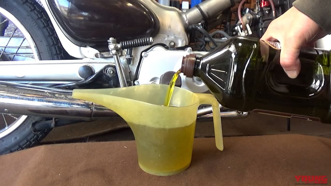 【禁断の検証】排気ガスはパスタの香り!? リトルカブ×オリーブオイル実験で思い知った、エンジンオイルが「ただの油」ではない理由|【禁断の検証】排気ガスはパスタの香り!? リトルカブ×オリーブオイル実験で思い知った、エンジンオイルが「ただの油」ではない理由