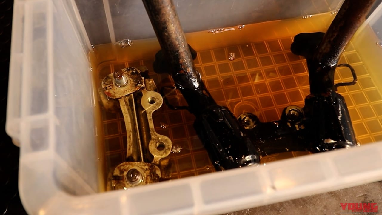｜スプレーが届かないなら“浸けろ”！古のメカニックが伝承する「自作ラスペネ風潤滑剤」で挑む、最恐固着ネジ救出劇