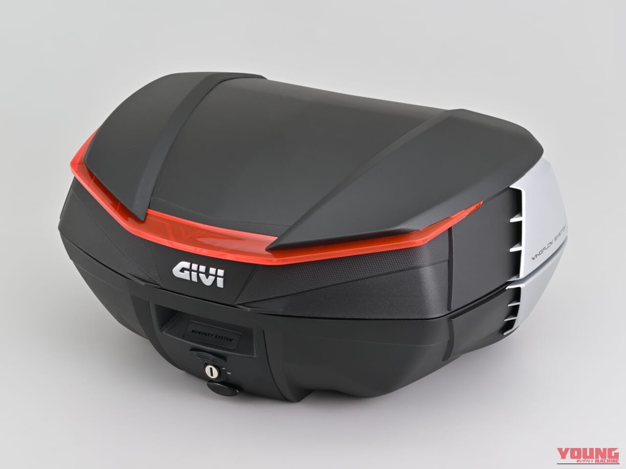 GIVI V49 AIR｜大容量49Lなのに風切り音が気にならない!? 革新的な空力性能を誇るGIVI「V49 AIR」でタンデムツーリングはもっと身軽に【トップケース新製品】