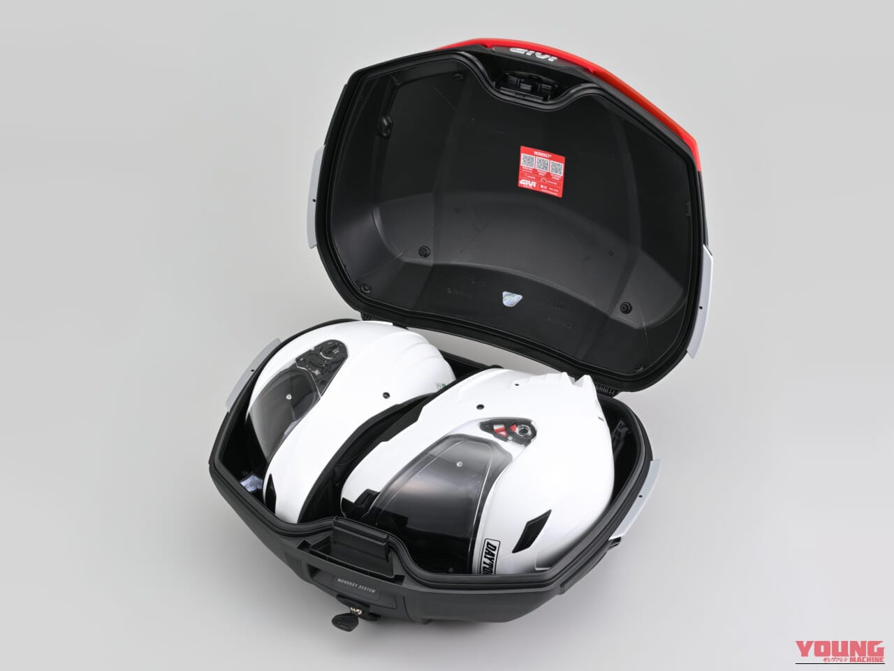 GIVI V49 AIR｜大容量49Lなのに風切り音が気にならない!? 革新的な空力性能を誇るGIVI「V49 AIR」でタンデムツーリングはもっと身軽に【トップケース新製品】