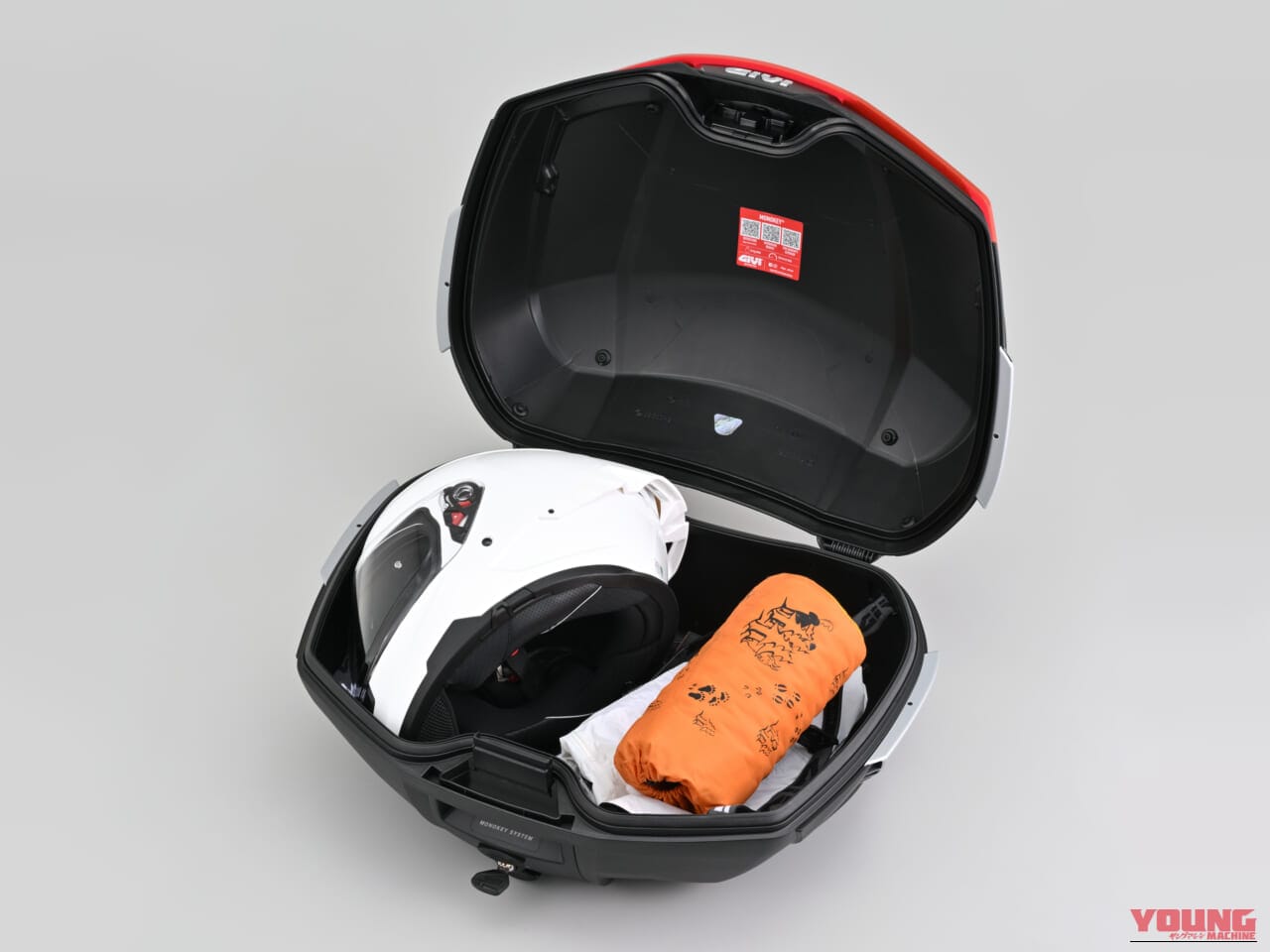 GIVI V49 AIR｜大容量49Lなのに風切り音が気にならない!? 革新的な空力性能を誇るGIVI「V49 AIR」でタンデムツーリングはもっと身軽に【トップケース新製品】