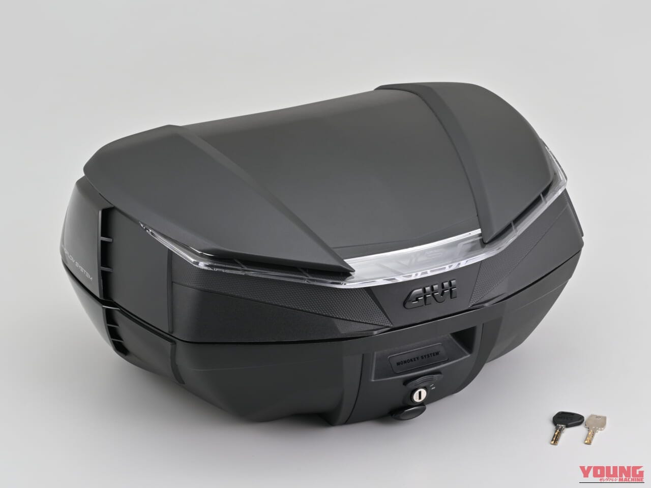 GIVI V49 AIR|大容量49Lなのに風切り音が気にならない!? 革新的な空力性能を誇るGIVI「V49 AIR」でタンデムツーリングはもっと身軽に【トップケース新製品】