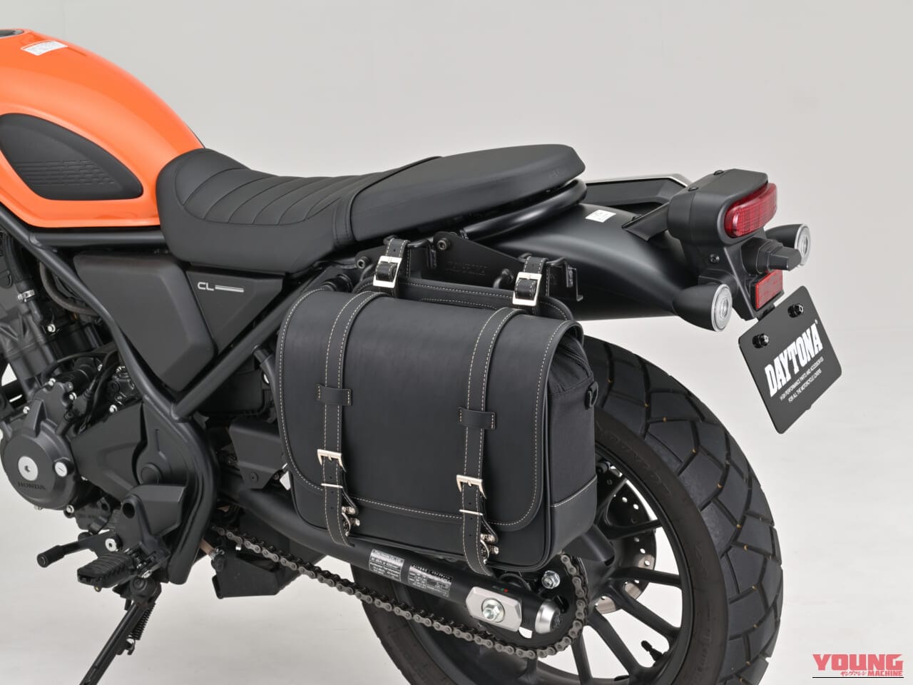 デイトナ サドルバッグサポート(ベルトループ一体型) CL250/500('23~'25)/ 左側専用【EX-TOUCH対応】|旅の荷物問題に終止符を。CL250/500の可能性を広げる、巻き込みの不安をゼロにする「ベルトループ一体型」ドルバッグサポートが登場