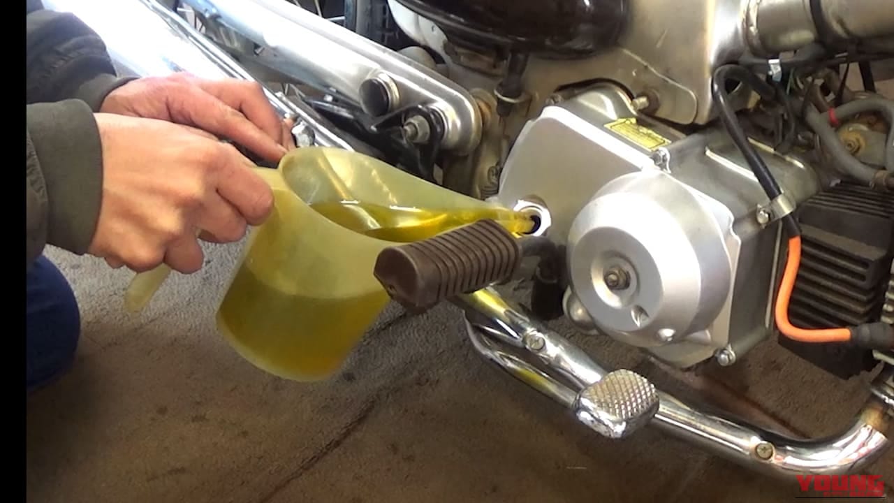 【禁断の検証】排気ガスはパスタの香り!? リトルカブ×オリーブオイル実験で思い知った、エンジンオイルが「ただの油」ではない理由|【禁断の検証】排気ガスはパスタの香り!? リトルカブ×オリーブオイル実験で思い知った、エンジンオイルが「ただの油」ではない理由