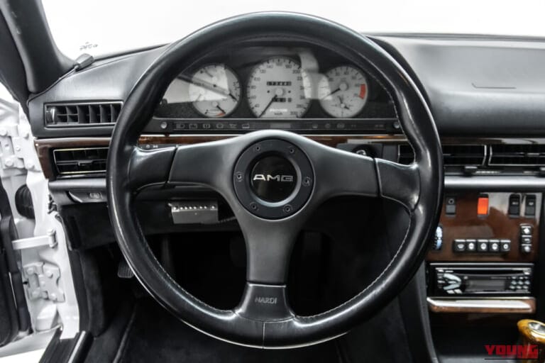 1986年式 AMG500 SEC 6.0 ステアリング インパネ|「ひょえ〜コレめちゃカッコいい…」おじさん感涙のバブル期のAMGスペシャルカー。激レア色がシブすぎ! こんな極上モデルもう二度と出てこないかも。