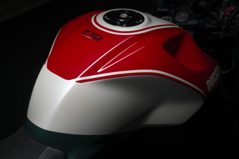DUCATI Monster 100｜【世界各100台限定】ひと目で心奪われるチェンテナリオ・ブロンゾの輝きをガレージに。ドゥカティ100年を象徴する10の宝石「Collezione 100」コレクションが登場