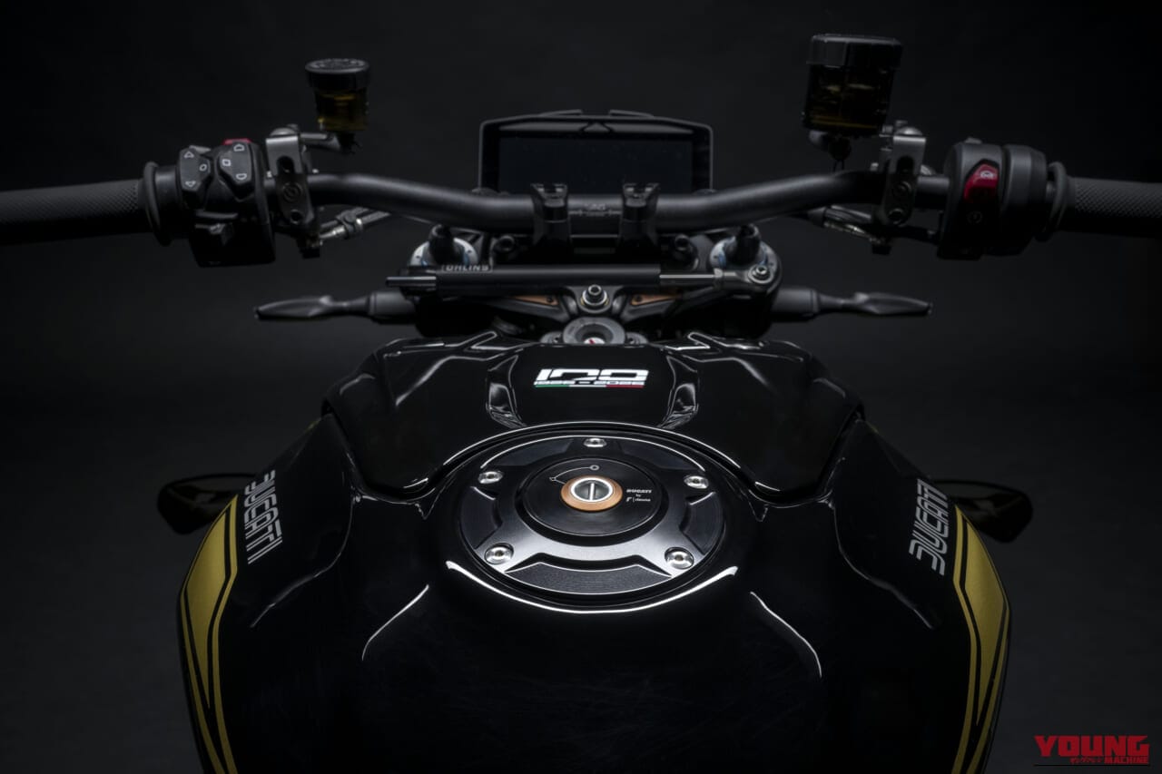 ｜【世界各100台限定】ひと目で心奪われるチェンテナリオ・ブロンゾの輝きをガレージに。ドゥカティ100年を象徴する10の宝石「Collezione 100」コレクションが登場