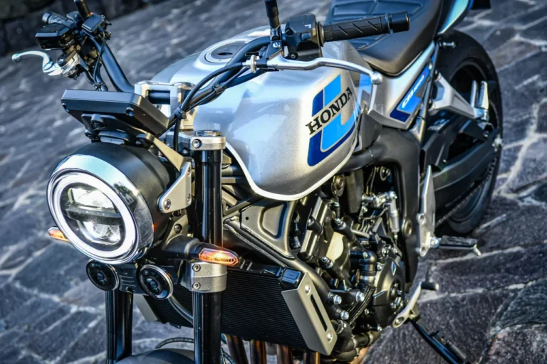 リッターバイクの威圧感はどこへ? 新型CB1000Fの「引き起こしの軽さ」と「唸る4気筒サウンド」に試乗前から脳がバグる