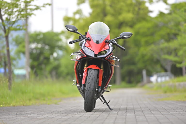 QJモーター｜SRK400RS｜［税抜100万円を切る！4気筒400cc］想定外の完成度の高さで日本の四発400cc神話を揺るがす“刺客”［QJモーターSRK400RS最速試乗］