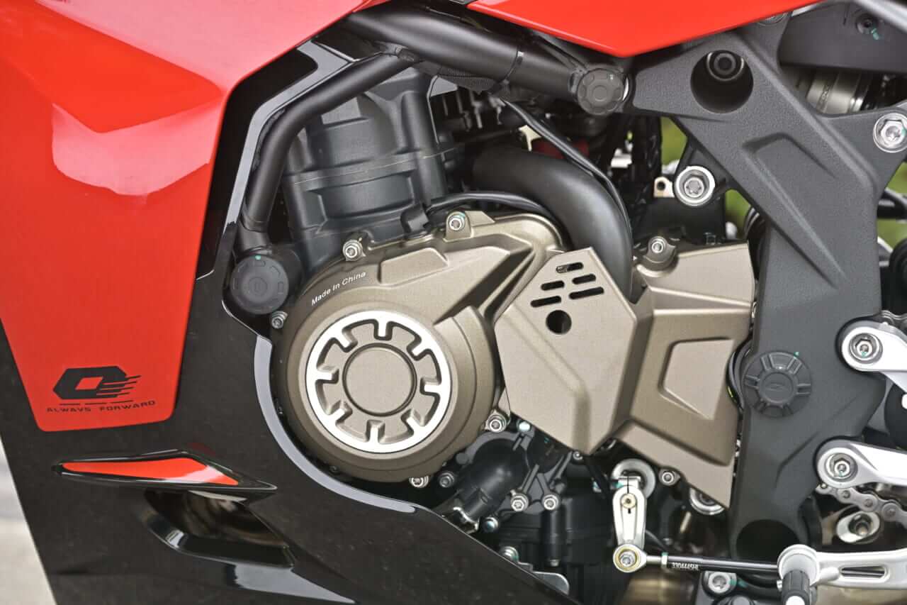 QJモーター｜SRK400RS｜エンジン｜［税抜100万円を切る！4気筒400cc］想定外の完成度の高さで日本の四発400cc神話を揺るがす“刺客”［QJモーターSRK400RS最速試乗］