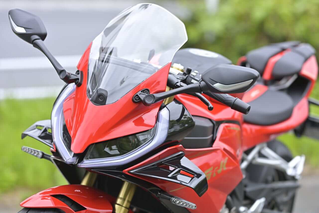 QJモーター｜SRK400RS｜［税抜100万円を切る！4気筒400cc］想定外の完成度の高さで日本の四発400cc神話を揺るがす“刺客”［QJモーターSRK400RS最速試乗］