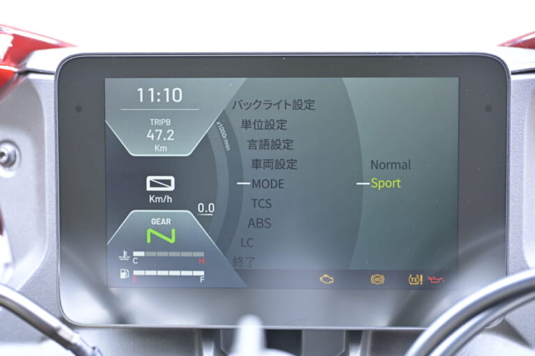 QJモーター｜SRK400RS｜モード｜［税抜100万円を切る！4気筒400cc］想定外の完成度の高さで日本の四発400cc神話を揺るがす“刺客”［QJモーターSRK400RS最速試乗］