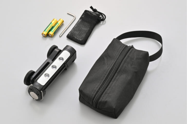 デイトナ FLEMAG LED フレマグ 停止表示灯 付属品|「えっ…そうやって使うんだ?」道交法適合で9.5時間稼働。IPX6防水防塵仕様の高視認性モデルを紹介。「コレは1つ持っておいた方がいい」