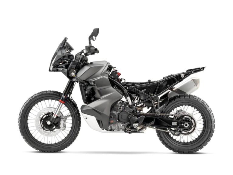 KTM 790 ADVENTURE|【新型外車】旅の疲労を吹き飛ばすミドルアドベンチャーバイクの正解。低重心タンクと極上フル装備のKTM 790 ADVENTURE2026モデルが登場