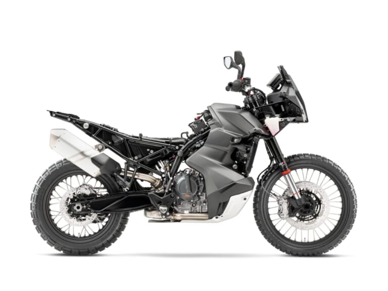 KTM 790 ADVENTURE|【新型外車】旅の疲労を吹き飛ばすミドルアドベンチャーバイクの正解。低重心タンクと極上フル装備のKTM 790 ADVENTURE2026モデルが登場
