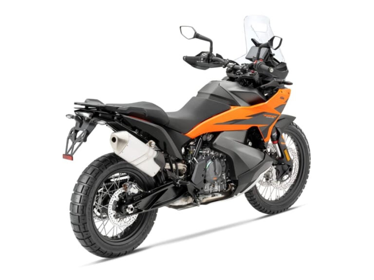 KTM 790 ADVENTURE｜【新型外車】旅の疲労を吹き飛ばすミドルアドベンチャーバイクの正解。低重心タンクと極上フル装備のKTM 790 ADVENTURE2026モデルが登場
