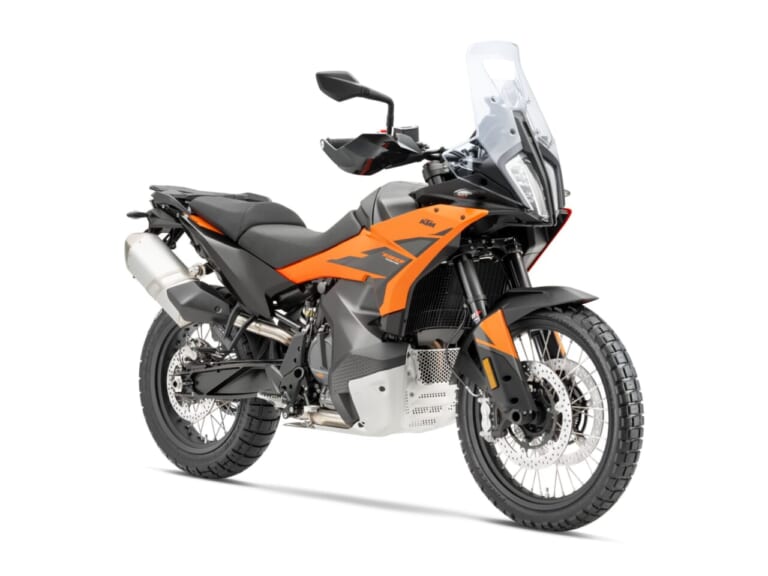 KTM 790 ADVENTURE|【新型外車】旅の疲労を吹き飛ばすミドルアドベンチャーバイクの正解。低重心タンクと極上フル装備のKTM 790 ADVENTURE2026モデルが登場