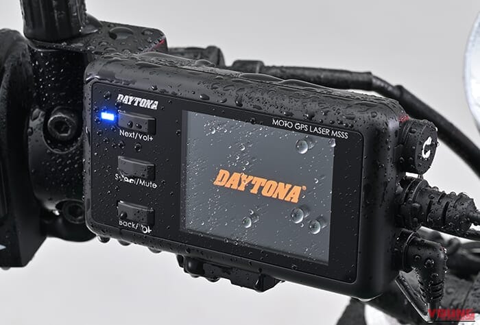 デイトナ MOTO GPS LASER 防水性能｜「もうコレ1台あればOKでしょ」あらゆる車種に取り付け可能。最新データに無料アップデート可能！多彩な待受画面も魅力のMOTO GPS LASERを紹介